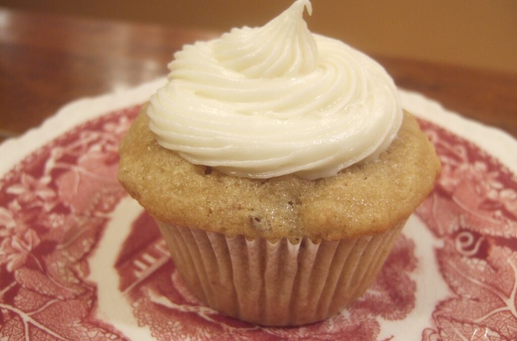 Baked Explorations: Maple Cupcakes with Maple Cream Cheese Frosting